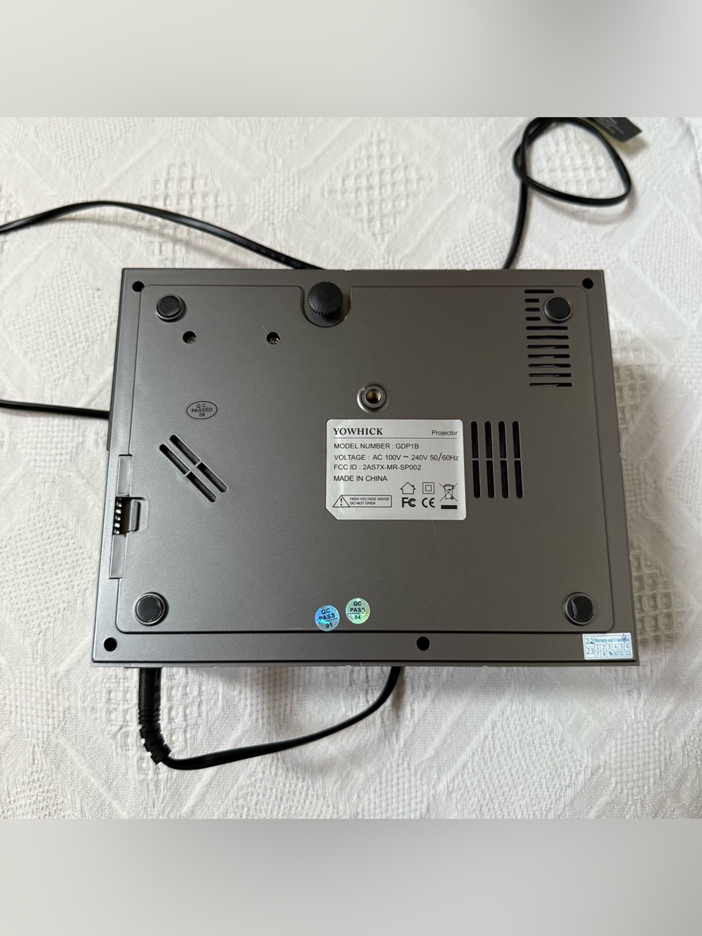 Compact Multimedia Projector - Picture 3 of 5